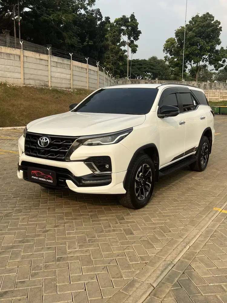 Toyota fortuner 2.4 GR diesel 2021 putih