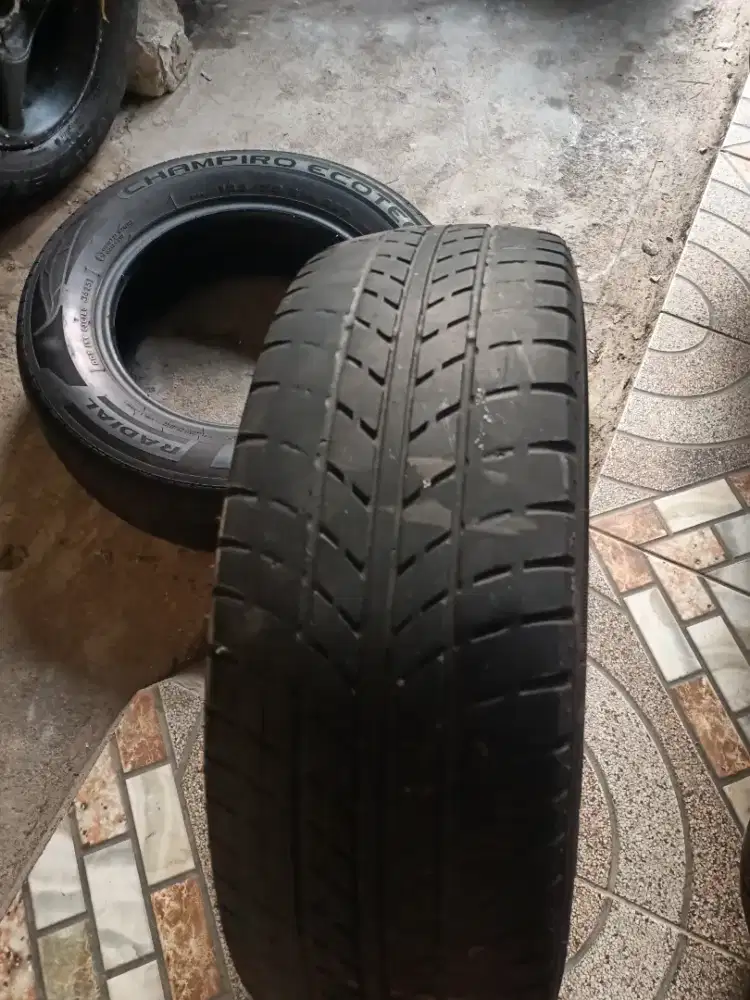 Ban mobil ring 14