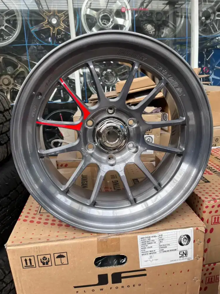 Venom 5 ring 18x9 pcd 6x139,7 et 0 nano brush grey.  Fortuner