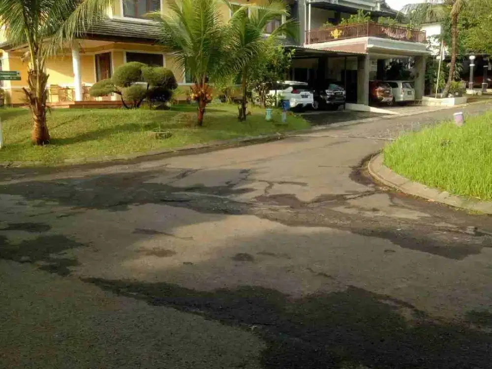 DIJUAL RUMAH MEWAH 2 LANTAI HOEK SIAP HUNI DI KOTA WISATA CIBUBUR