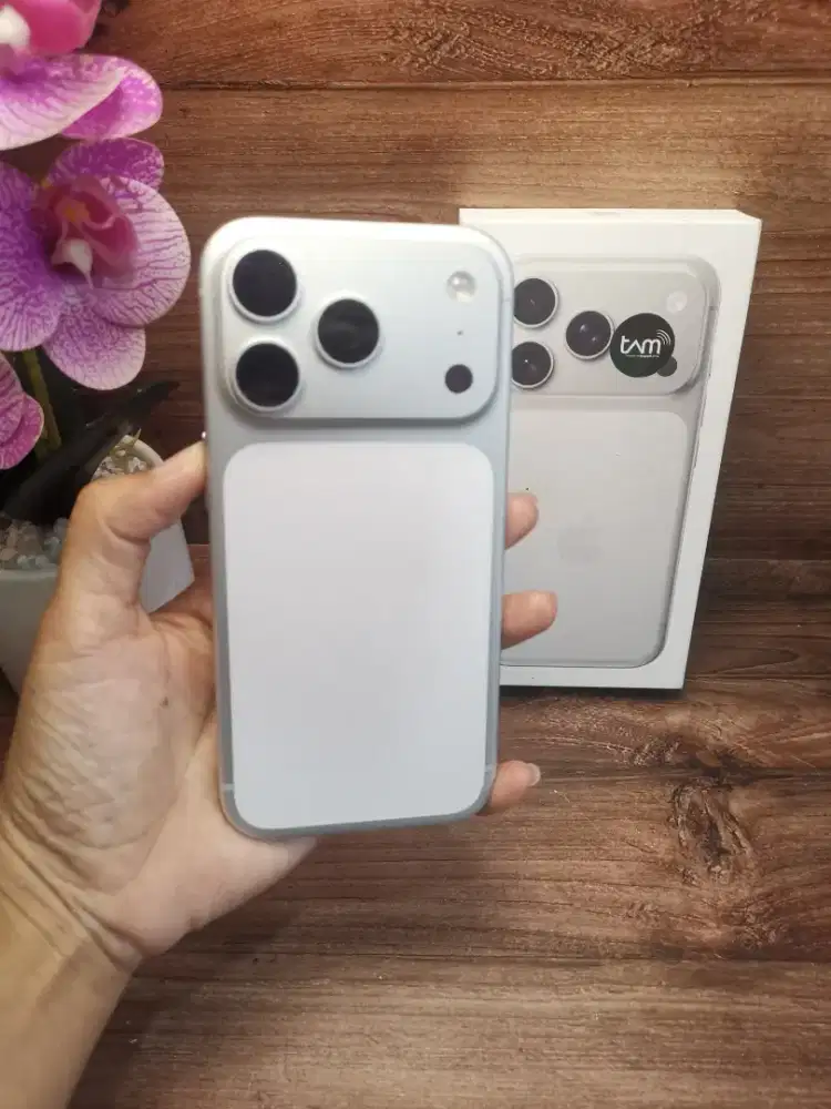 Iphone 17 pro 256 gb silver mulus 99 Hb 94% full original garansi iBox