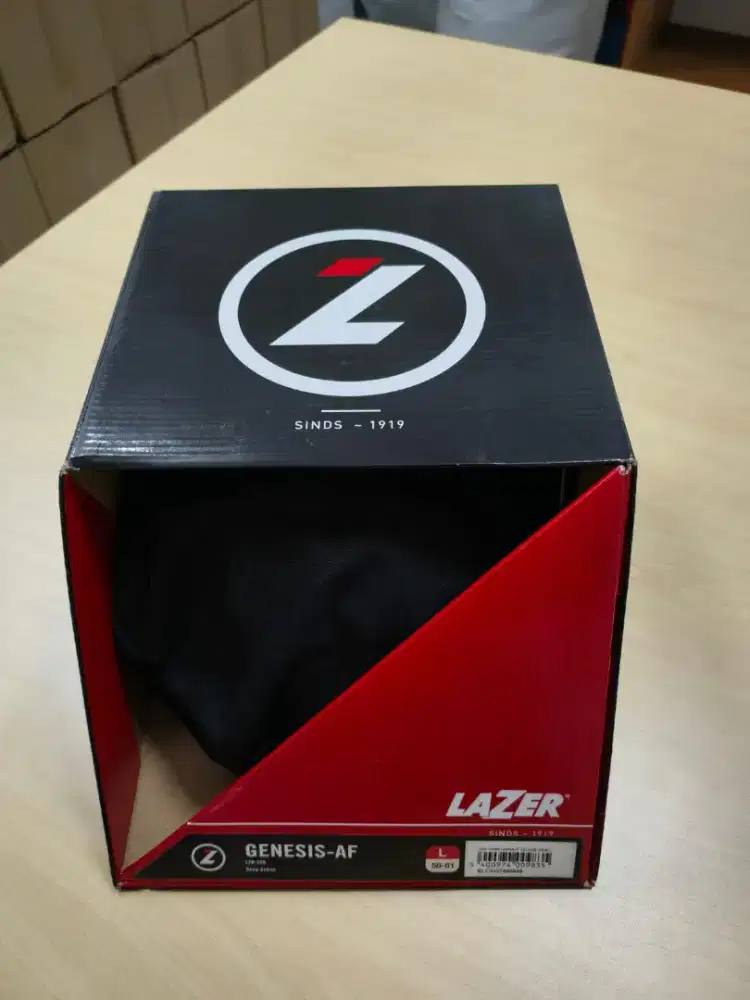 Di jual helm sepeda merk Lazer size L