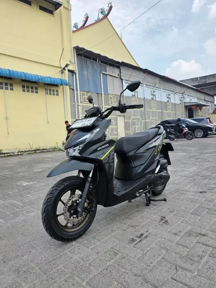 Honda Beat Street Hitam 2024