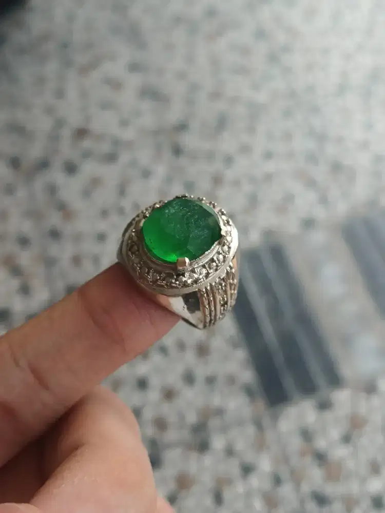 Batu cincin zambrud