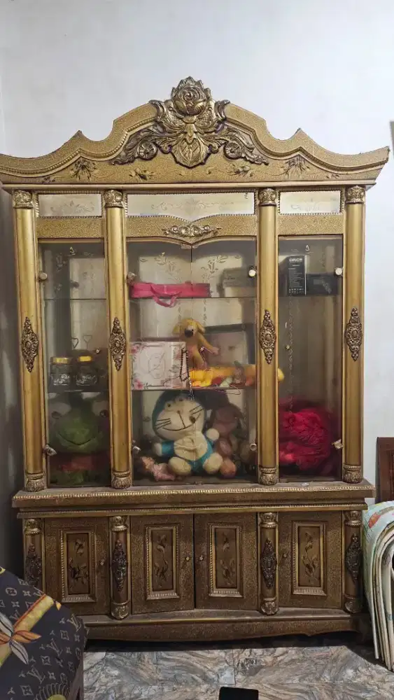 LEMARI HIASAN CANTIK