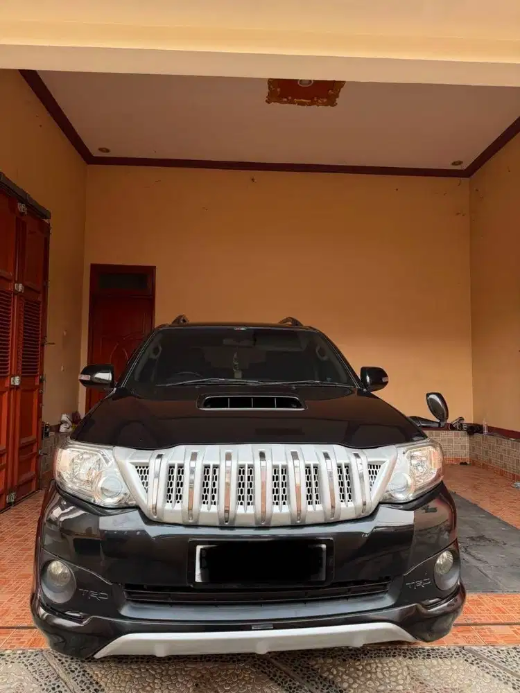 TOYOTA Fortuner Type G VNT TURBO DIESEL  MT BLACK