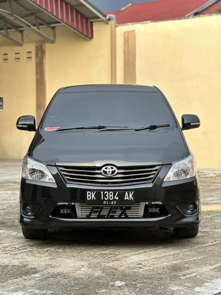 Toyota innova 2.5 V at matic 2006 SOLAR