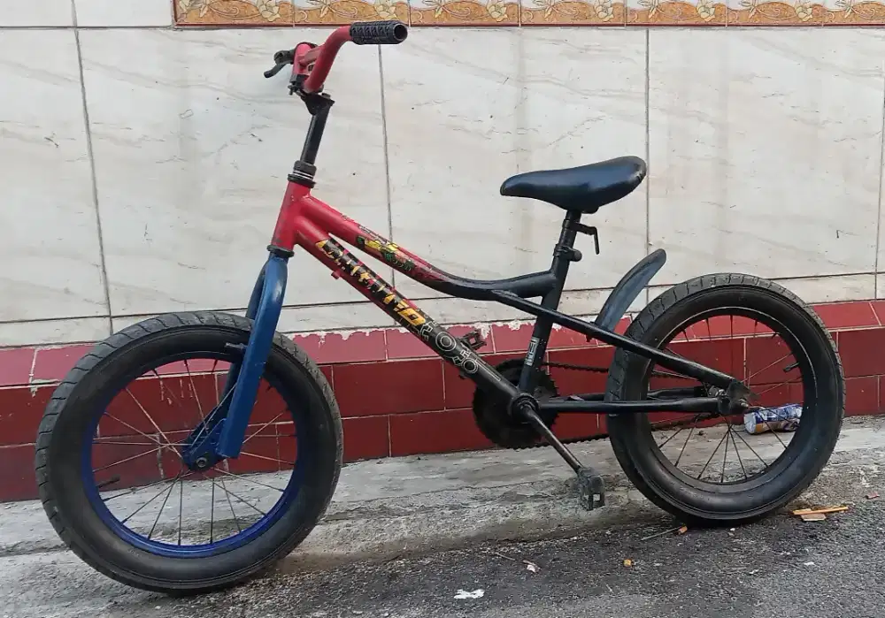 Sepeda BMX united UK 18 ban jumbo