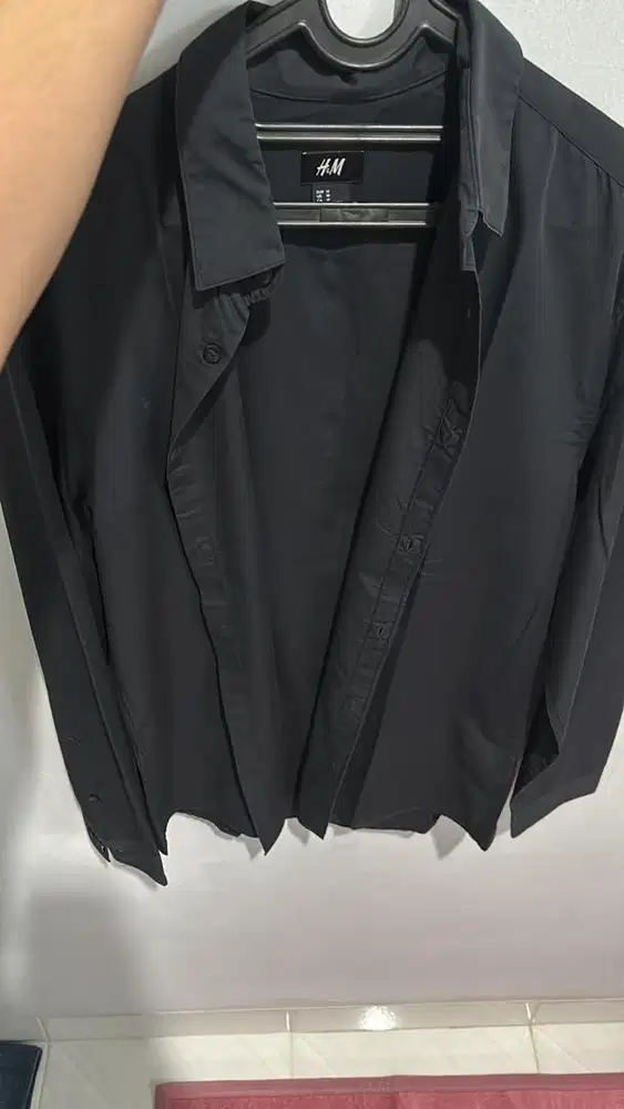 Kemeja Lengan Panjang H&M Warna Hitam