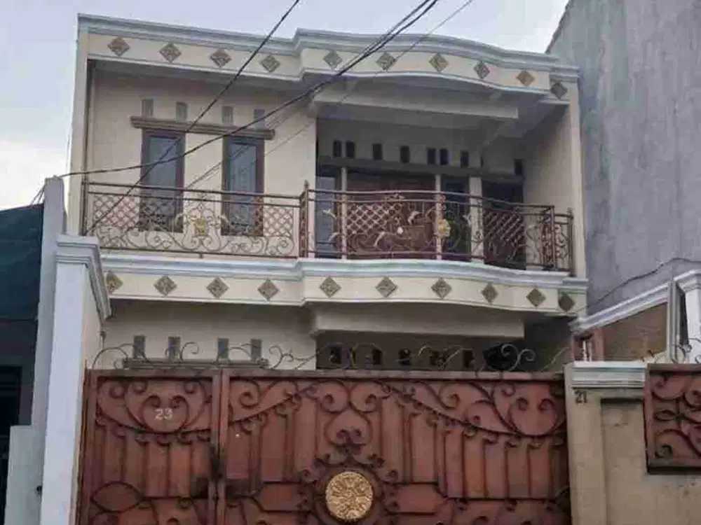 DISEWAKAN RUMAH BAGUS 2LANTAI SIAP HUNI AKSES PINGGIR JALAN 2 MBL DI CONDET
