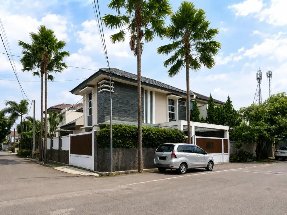 Rumah Full Furnished Posisi Hoek di Antapani dekat Arcamanik