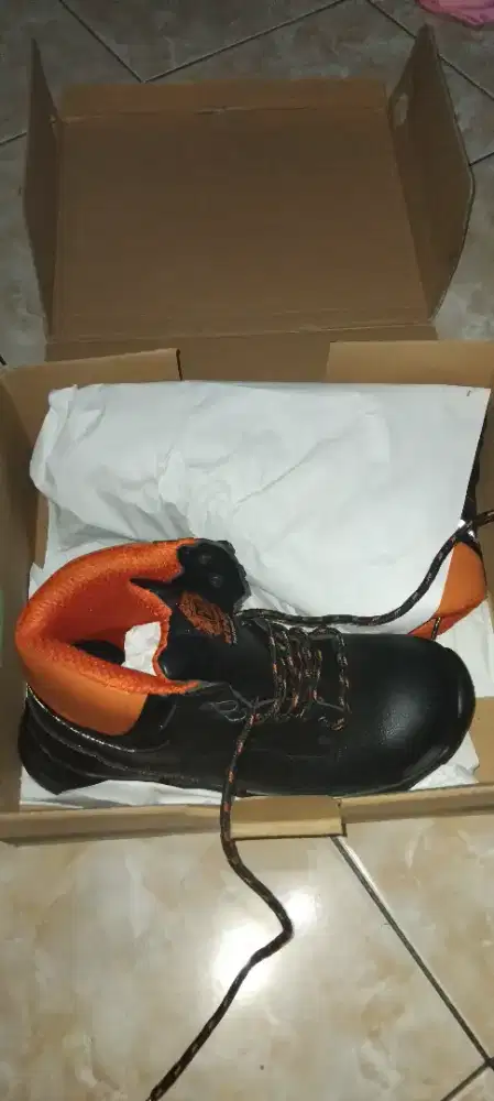 Sepatu safety king