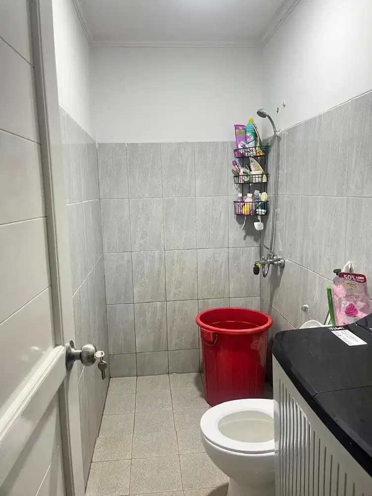 Di kontrakan rumah