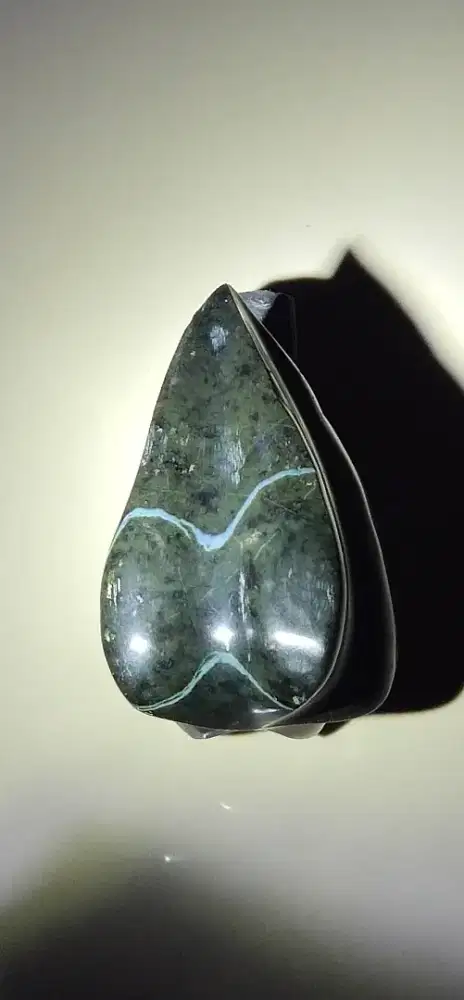 BATU NATURAL IMPERIAL JADE ARTEFAK ARKEOZOIKUM