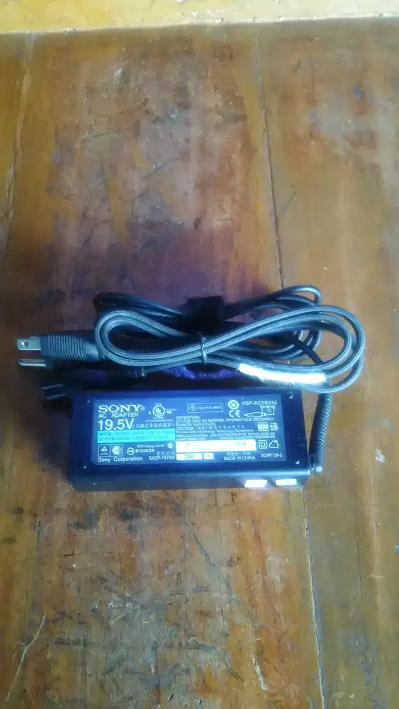 Sony Adaptor VGP-AC19V42 19.5V - 4.7A Plus Kabel AC 3pin -Bekas Normal