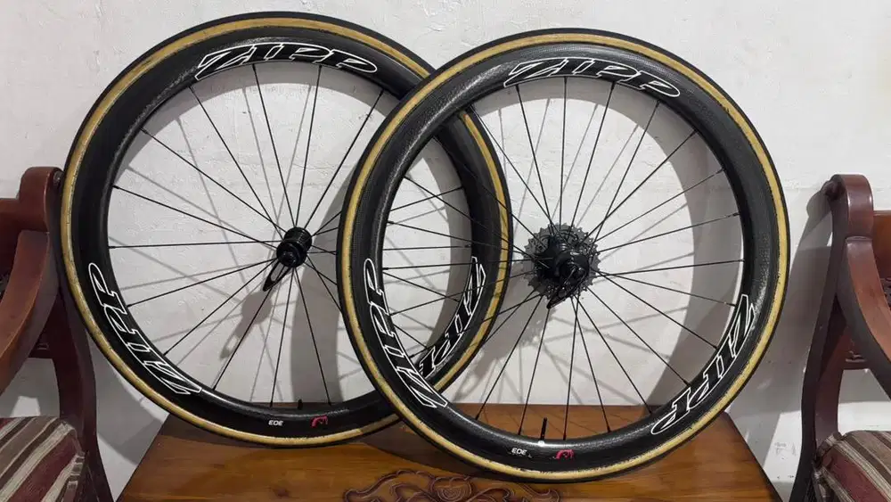 WS Zipp 303 carbon + vittoria corsa pro
