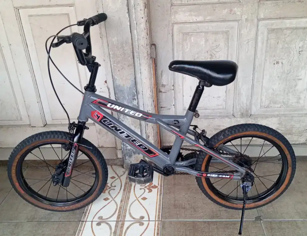 sepeda BMX ukuran 16 kondisi normal