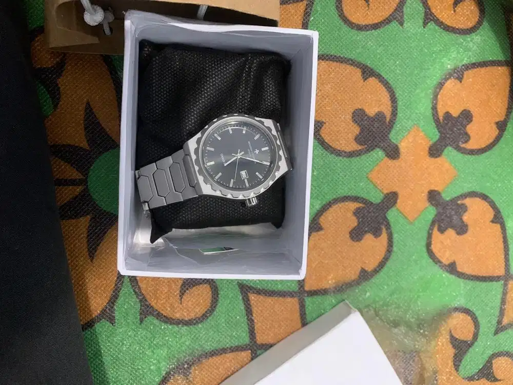 Jam tangan bekas