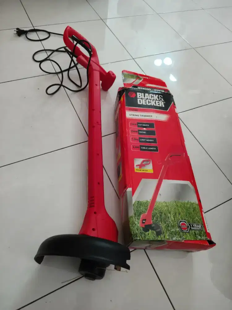 Alat Pemotong rumput taman Merk Black n Dekker