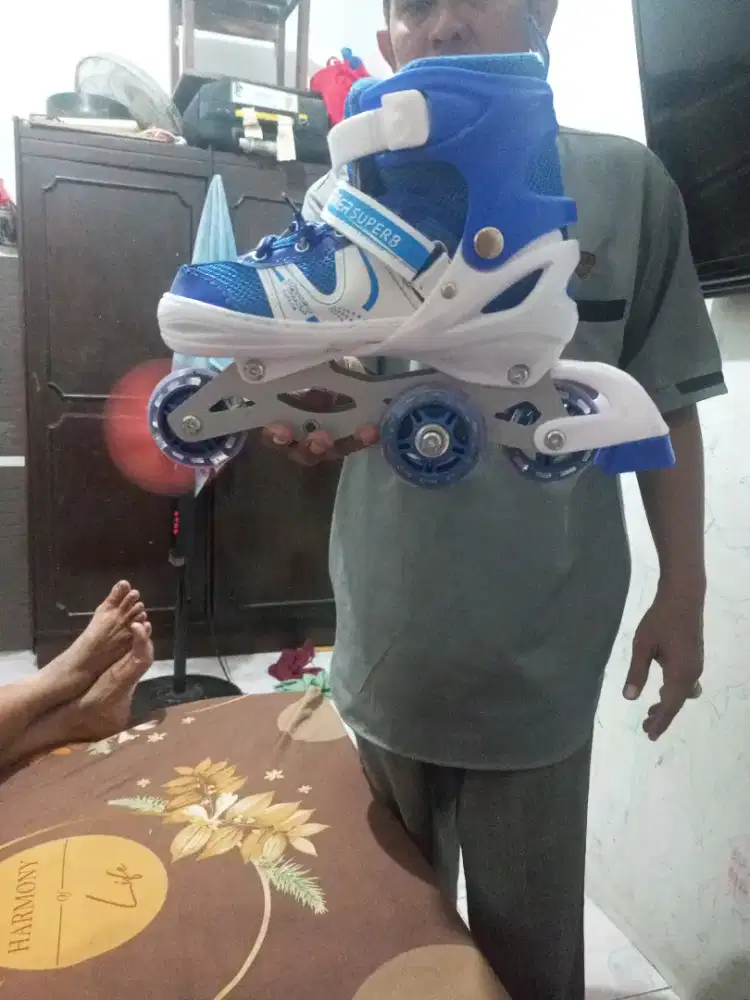 Sepatu roda baru