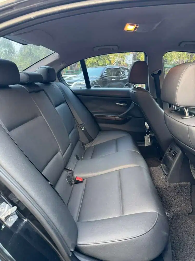BMW 320i 2011 Bensin