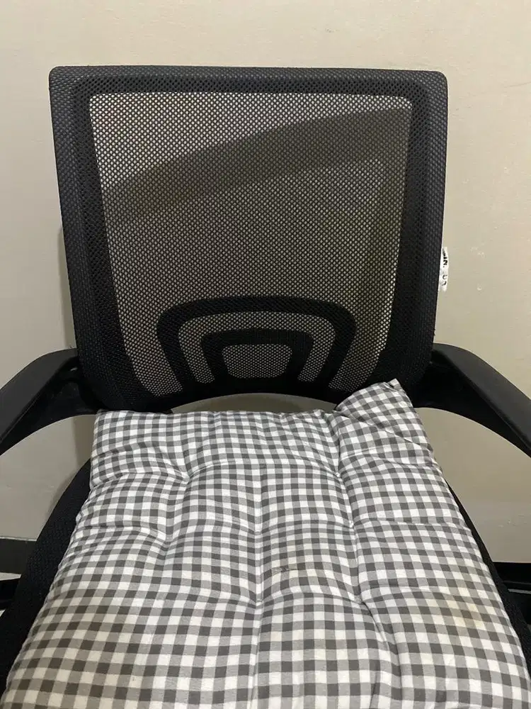 Kursi Hitam Nyaman