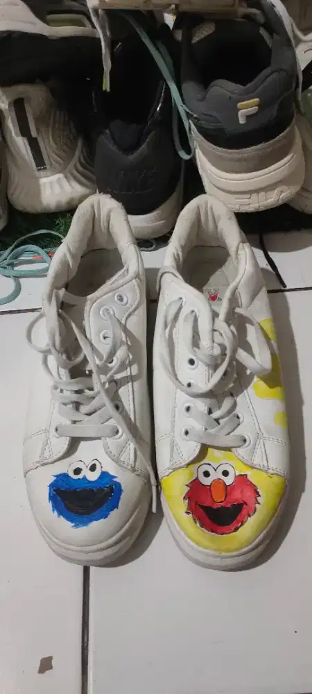 Sepatu Thrifting painted white platform size 39