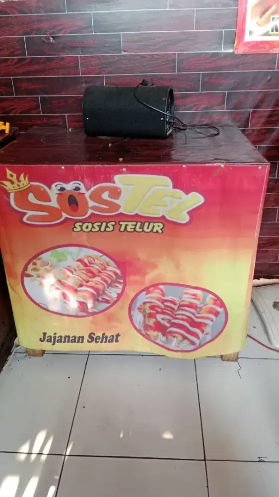 Meja kayu. Meka makan. Meja belajar. Meja jualan.