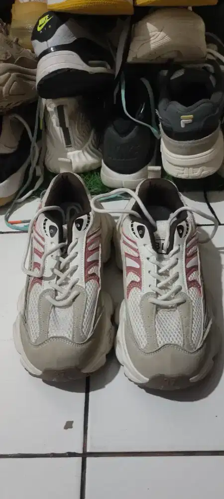Sepatu Thrifting BE7 white pink size 37