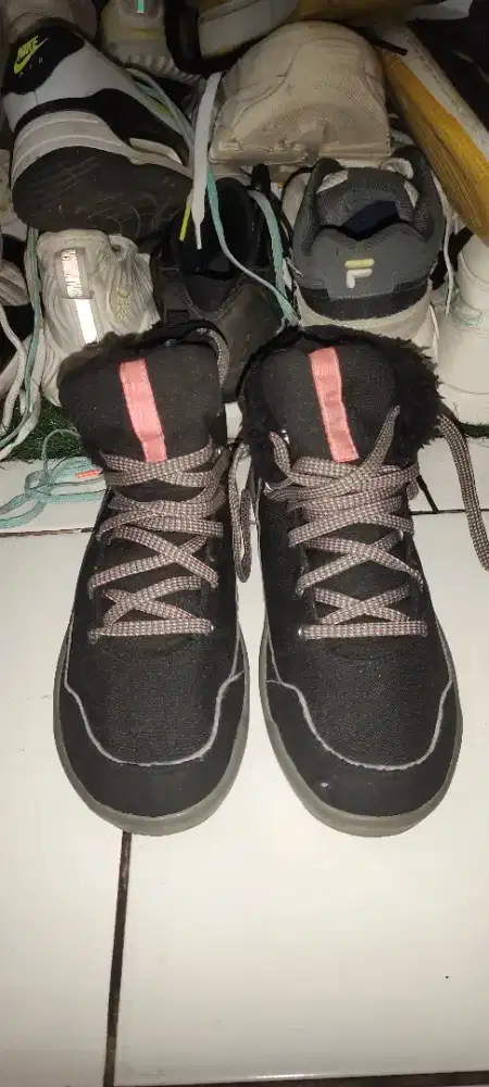 Sepatu Thrifting SHOES SH100 winter hiking boots size 38