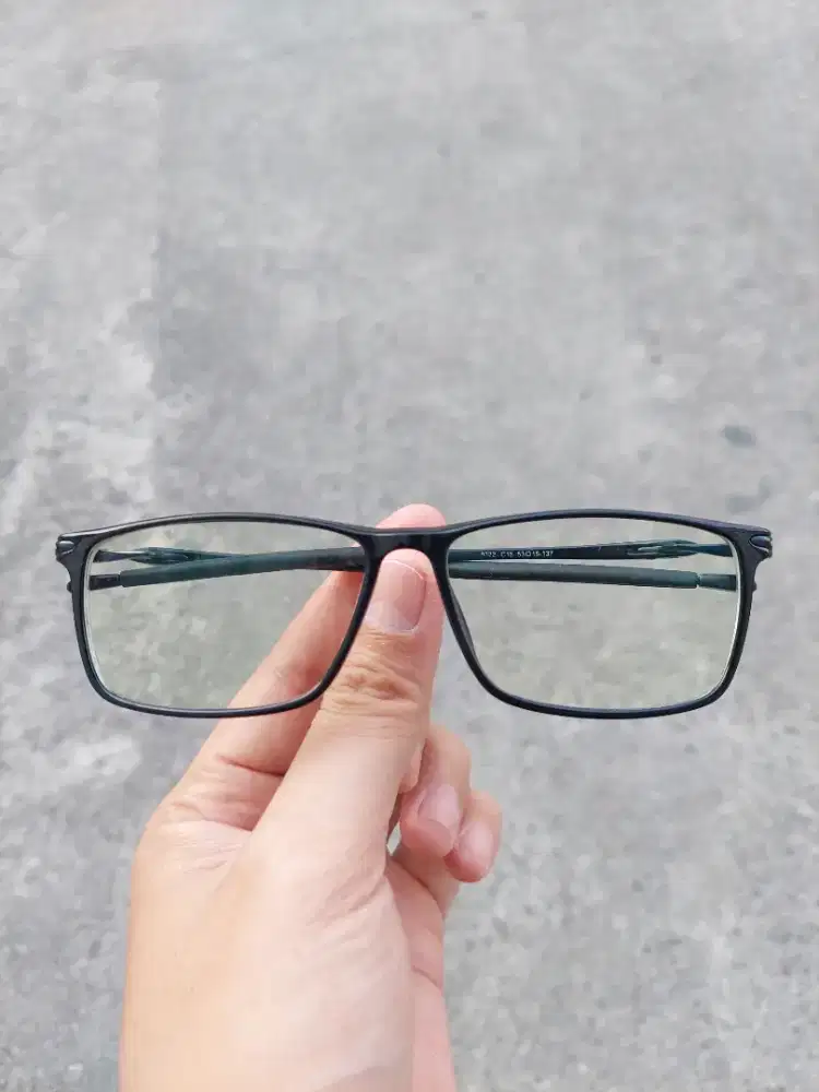 Kacamata Oakley
