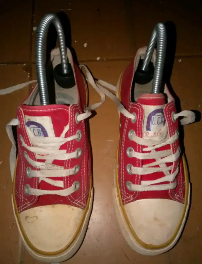 sepatu casual ucb
