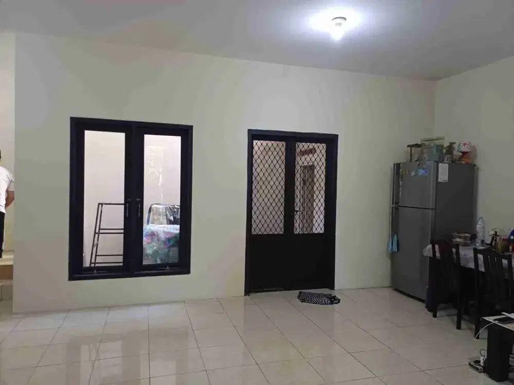 DIJUAL RUMAH TERAWAT SIAP HUNI DEKAT ARAYA DAN PURI GALAXY