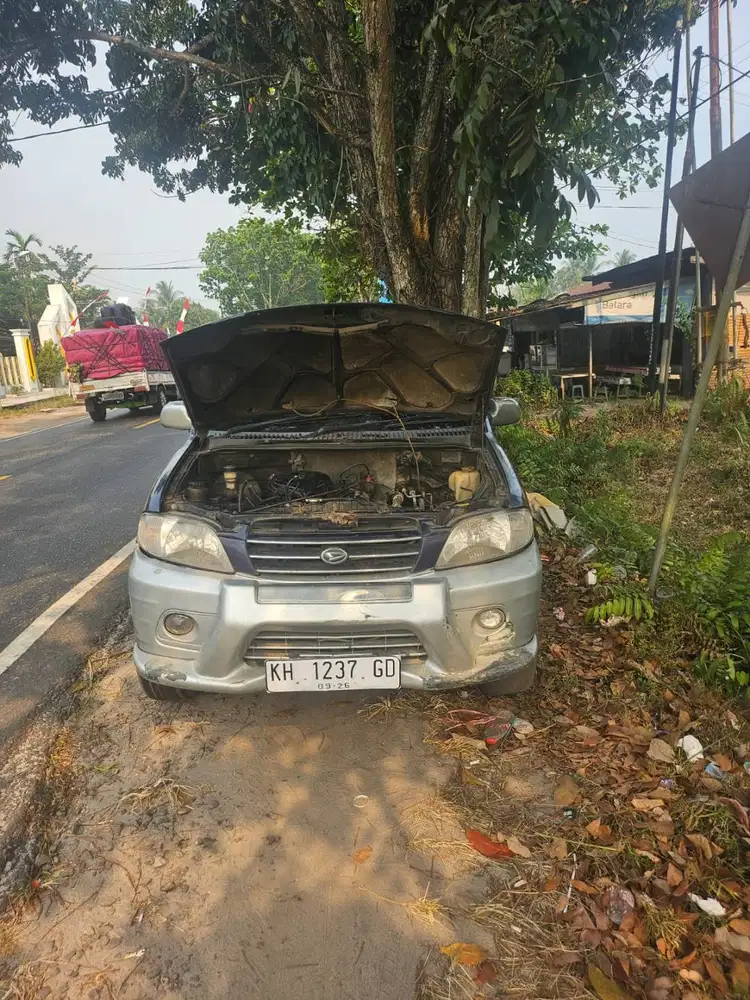 Mekanik panggilan perbaikan mobil bensin