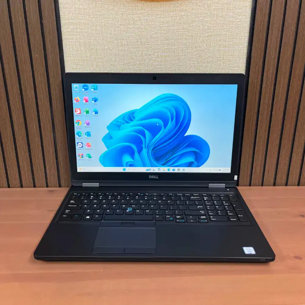 Dell Latitude 5580 | Core i7-7 7820HQ | Dual VGA Nvidia GeForce 940MX
