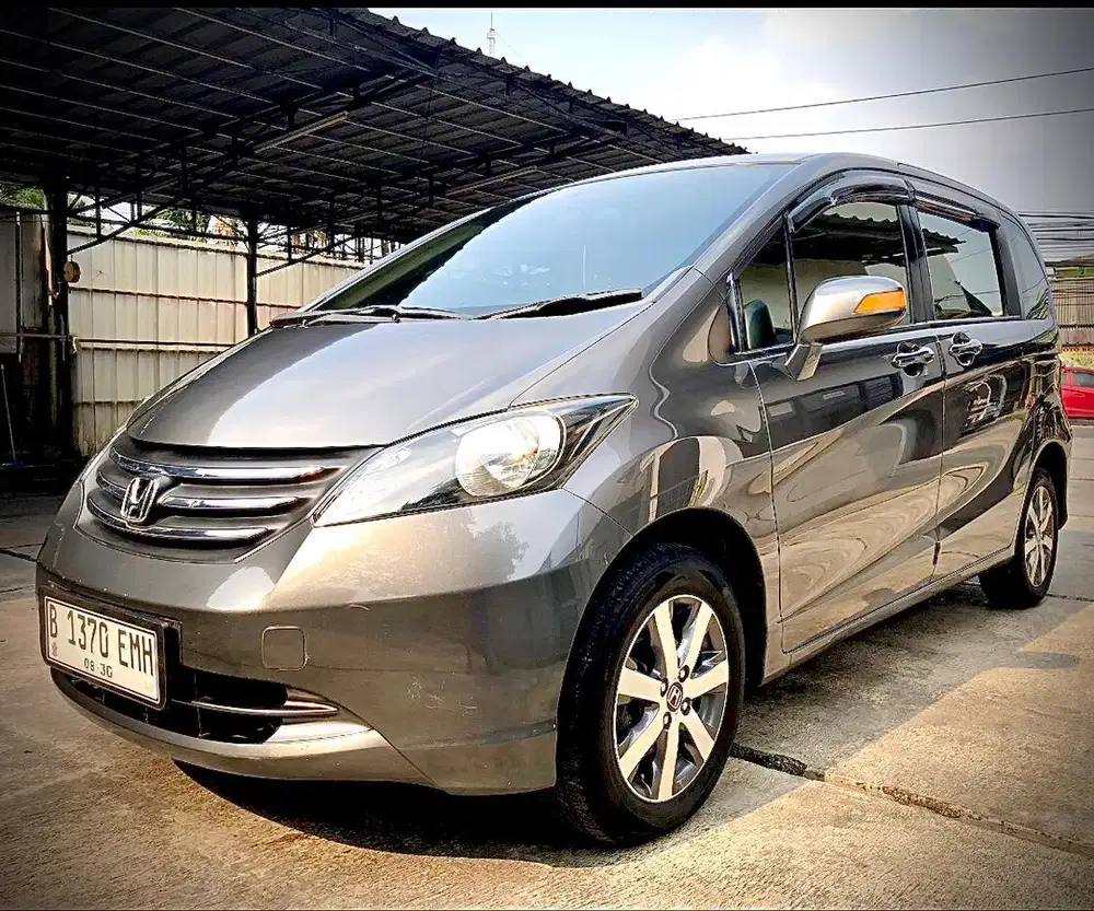 DIJUAL HONDA ABU-ABU METALIK PSD AT TAHUN 2010