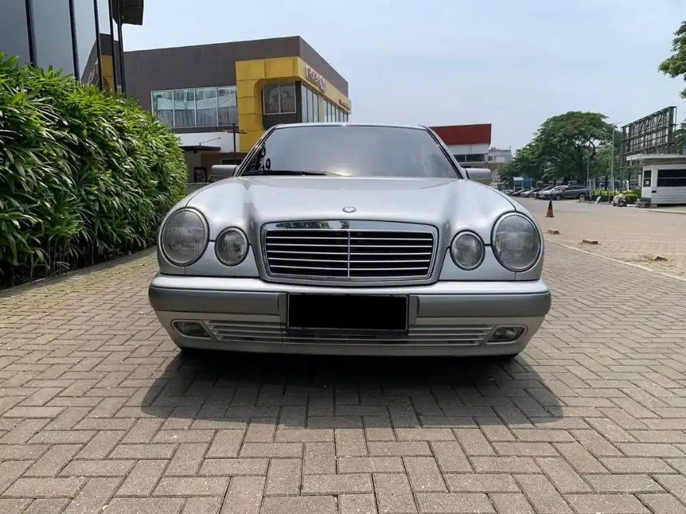 MERCEDES BENZ E 230 MANUAL MT 1999 ABU ABU
SUPER ISTIMEWA