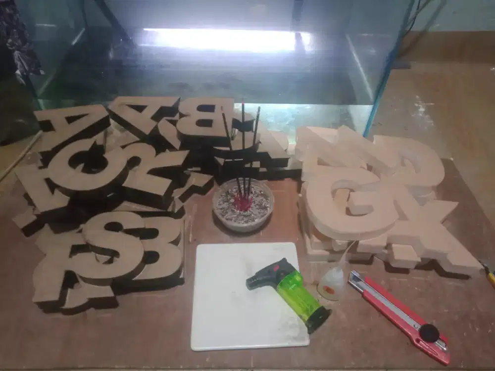 Letter timbul neon box