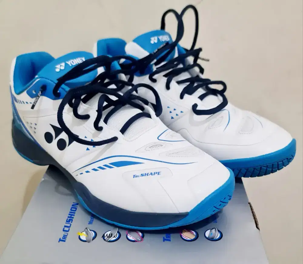 Yonex stratas ori