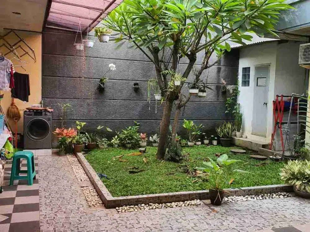 Rumah Dijual Kopo Permai Bandung LT 212 m² – Siap Huni, Garasi & Carport 3 Mobil