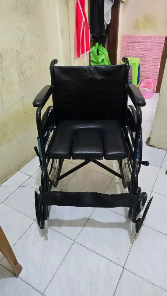 Kursi roda medis