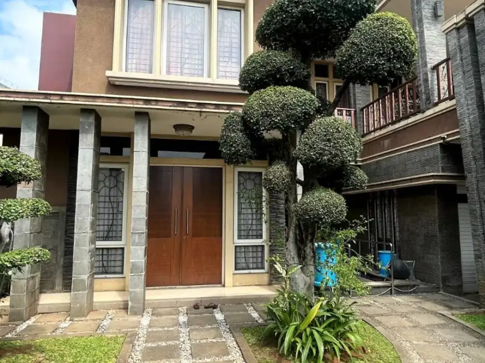 Dijual Rumah Siap Huni dengan Kolam Renang di Kota Wisata Cibubur