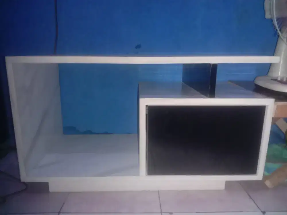 Lemari tv / gredenza tv