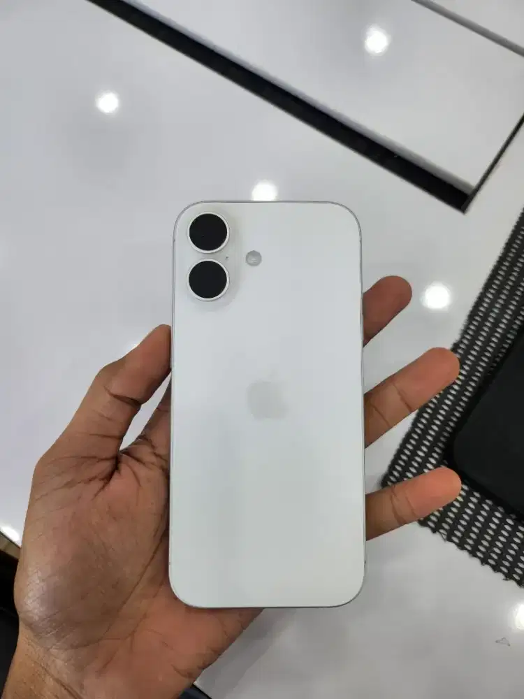 iPhone 17 256 White Ex iBox Garansi Sampai 11 Agustus 2027
