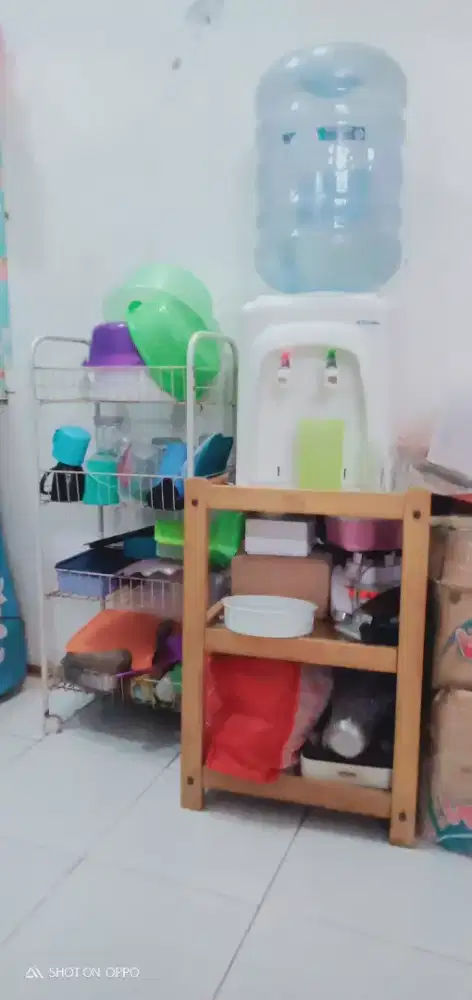 Di jual galon, disfenser dan meja nya, rak + bonus