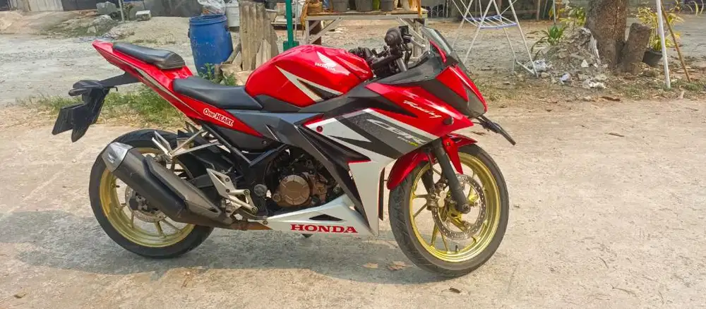 Honda CBR150R 2016 Facelift – Harga 12 Juta Nego – Surat Lengkap