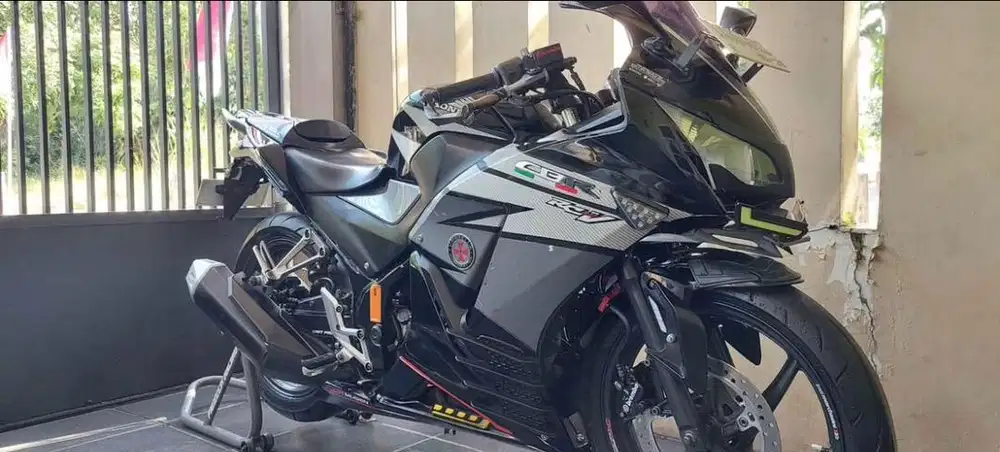 HONDA CBR 150R K45A BLACK – SIAP JALAN, TERAWAT