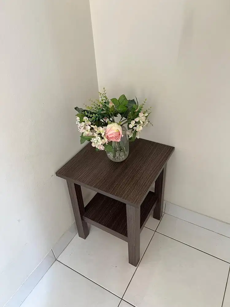 Nakas kasur / meja lampu