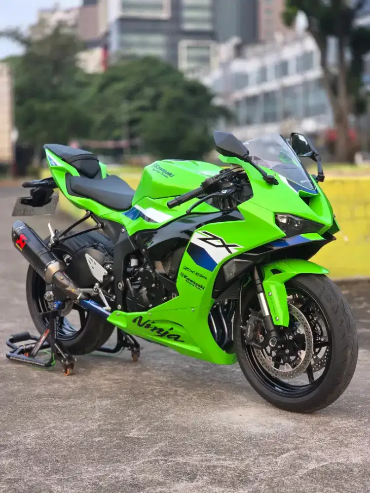 Kawasaki ZX6R/ZX636 With Akra
