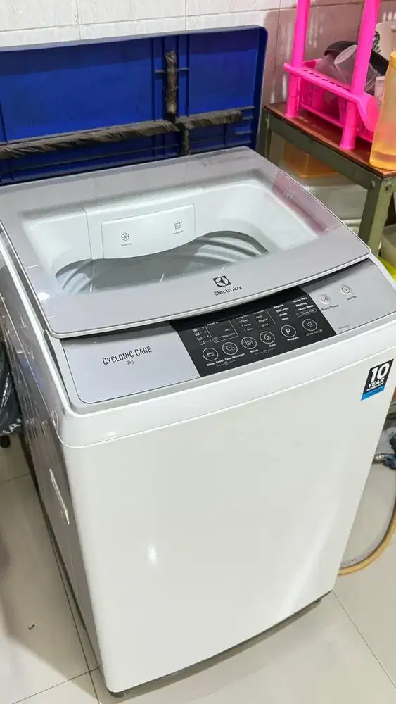 Mesin cuci Electrolux Cyclonic Care 9kg